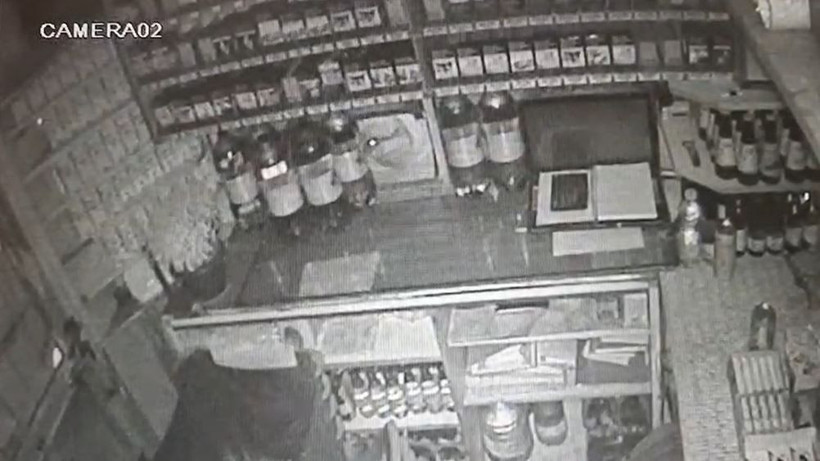 Büfeden sigara hırsızlığı kamerada: 5 gözaltı - Resim: 3