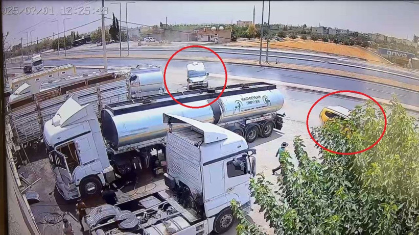 Şırnak’ta minibüsün taksiyle çarpıştığı kaza kamerada - Resim: 4