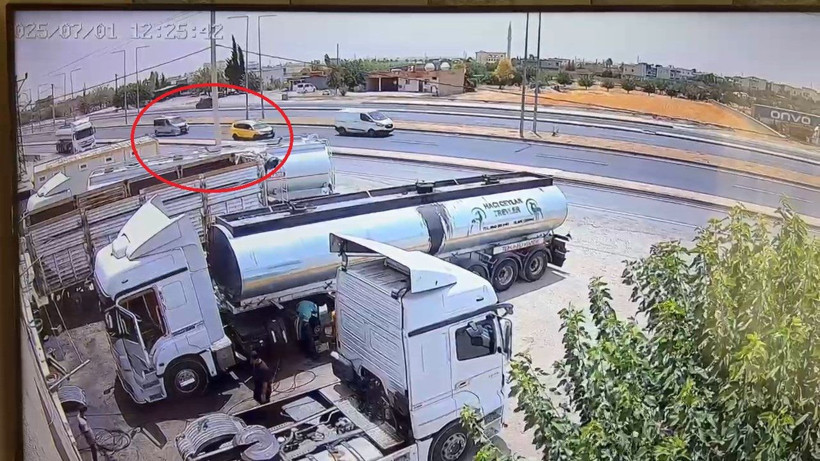Şırnak’ta minibüsün taksiyle çarpıştığı kaza kamerada - Resim: 2