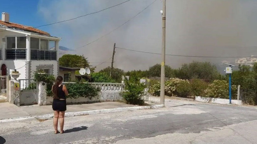 İzmir Çeşme'de orman yangını: Üç mahalle tahliye edildi, karayolu kapatıldı - Resim: 4