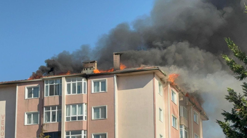 Tekirdağ'da 8 katlı apartman çatısında yangın - Resim: 3