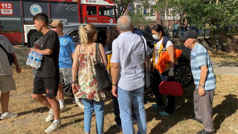 Tekirdağ'da 8 katlı apartman çatısında yangın - Resim: 2