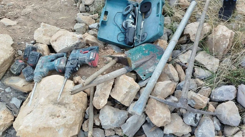 Isparta'da 4 kişi, kaçak kazı yaparken yakalandı - Resim: 1