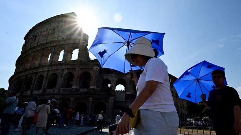 İtalya kavruluyor: Milano'da asfalt eridi - Resim: 2