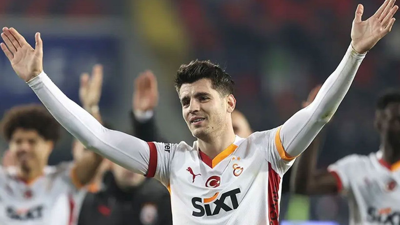 Galatasaray’da iki yıldız isim takımdan ayrıldı; Okan Buruk’un planları suya düştü - Resim: 3