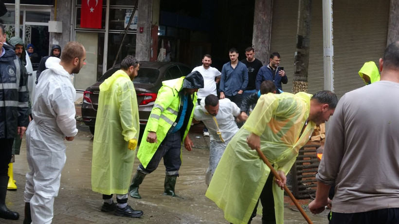 Trabzon'da sağanak yağış su taşkınlarına neden oldu - Resim: 3