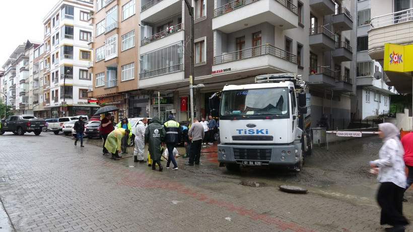 Trabzon'da sağanak yağış su taşkınlarına neden oldu - Resim: 1