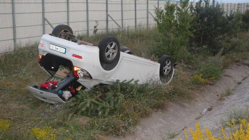 Tokat’ta otomobil takla attığ: 4 yaralı - Resim: 1