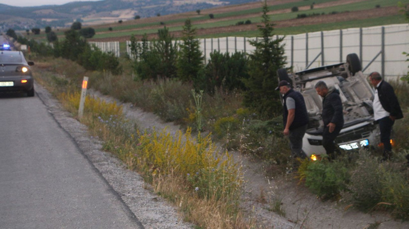 Tokat’ta otomobil takla attığ: 4 yaralı - Resim: 4