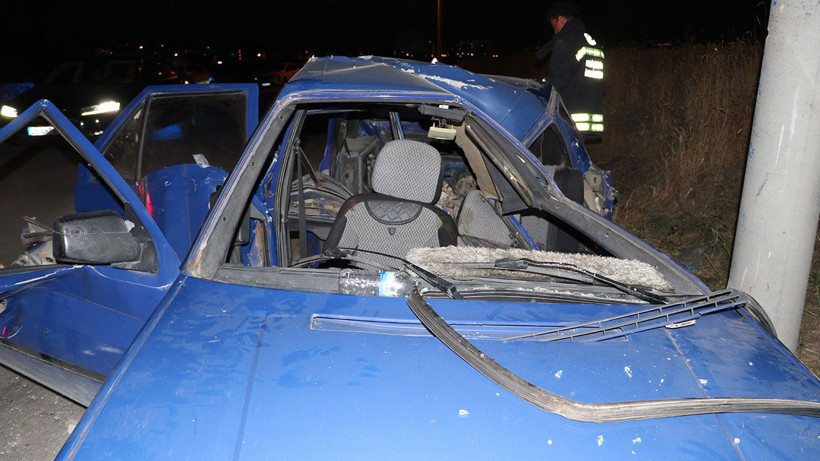 Direğe çarpan otomobildeki 4 kişi yaralandı - Resim: 1