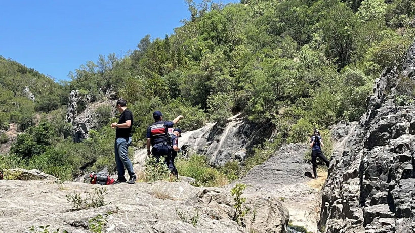 Kocaeli'de kayalıklar arasında erkek cesedi bulundu - Resim: 2