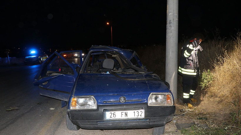 Direğe çarpan otomobildeki 4 kişi yaralandı - Resim: 2