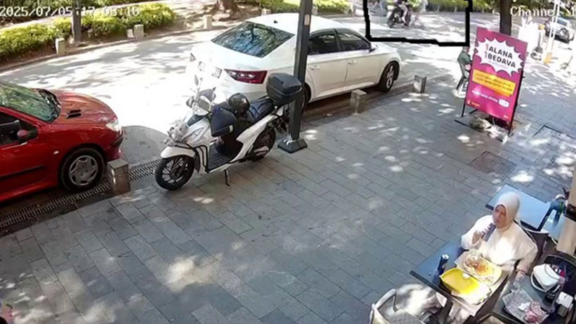 Yaya geçidinde motosikletin çarptığı kadın yaralandı - Resim: 3