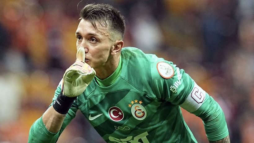 Galatasaray'ın kalesi artık efsaneye emanet; Son şampiyon bombayı patlattı - Resim: 1