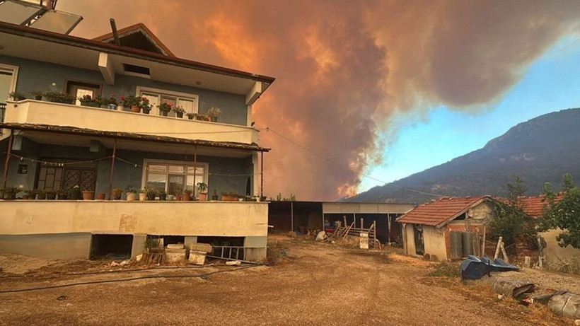 Sakarya'daki yangın hızla büyüdü - Resim: 3