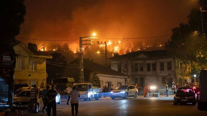 Sakarya'daki yangın hızla büyüdü - Resim: 4