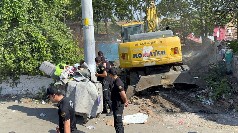 Uyuşturucu satıldığı belirlenen 7 metruk bina yıkıldı - Resim: 1