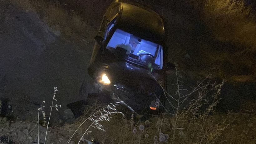 Elazığ’da şarampole düşen otomobildeki 5 kişi yaralandı - Resim: 3