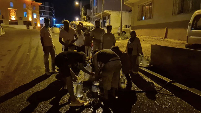 Tekirdağ’da su sıkıntısı: Vatandaşlar bidonlarla sokağa döküldü - Resim: 4
