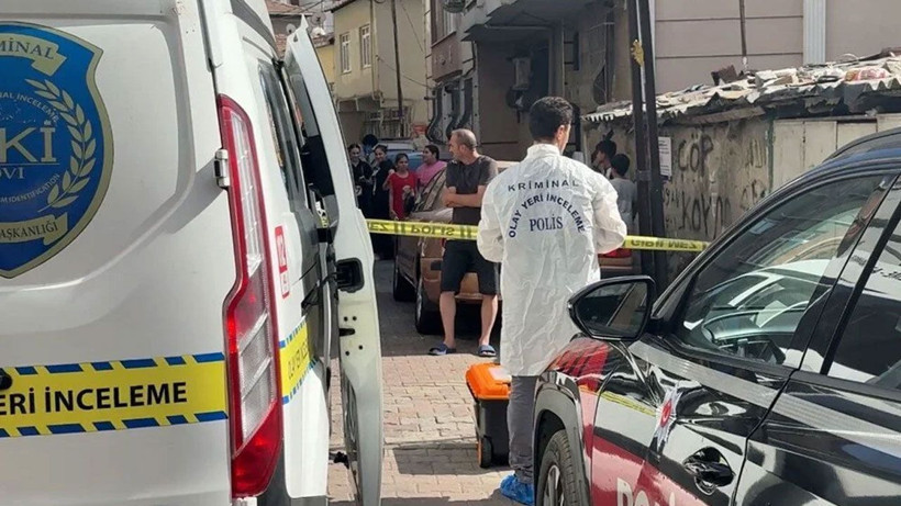 Gecekonduda vahşet anları! Yumurta çırpan ev arkadaşının boğazını kesti - Resim: 3