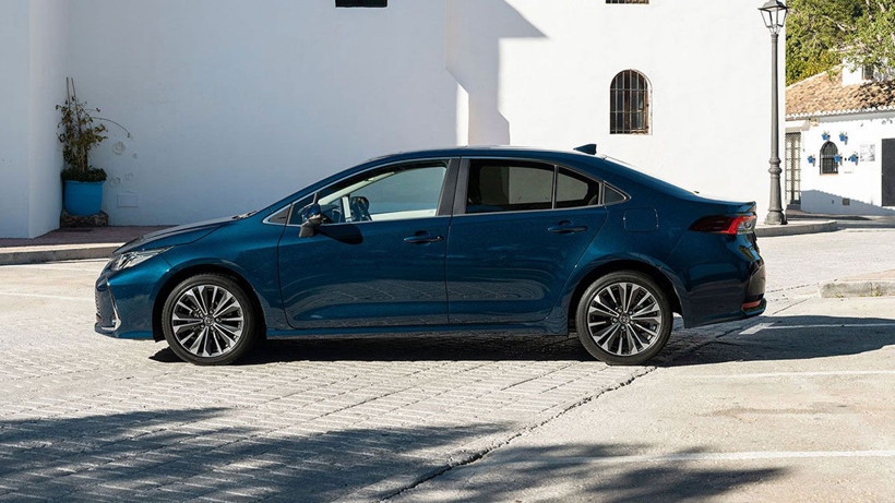 Toyota tam 360 bin TL birden indirim yaptı; Dev marka fiyatları dibe çekti - Resim: 2