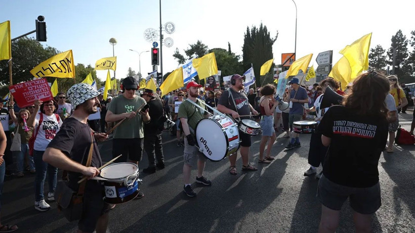 İsrailliler, Tel Aviv'de sokağa çıktı: Gazze'de savaşın sona erdirilmesi talebiyle protesto düzenleniyor - Resim: 1