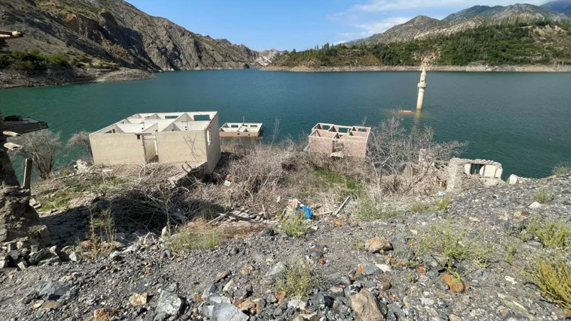 Yusufeli'de baraj sularına gömülen anıları için daldı - Resim: 3