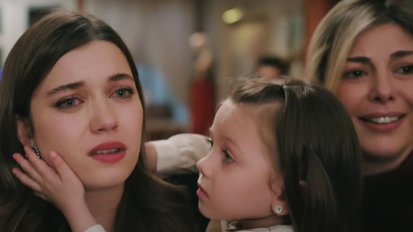 Afra Saraçoğlu rekortmen dizi ile anlaşma sağladı; Yalı Çapkını dizisi final yaparak veda etmişti… - Resim: 3