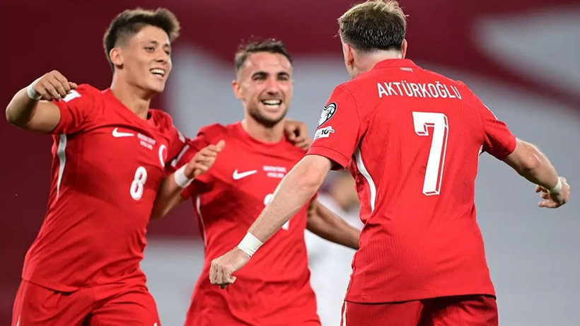 Galatasaray'ın yıldızı Yunus Akgün nişanlandı! - Resim: 2