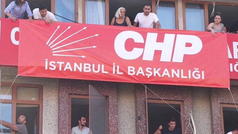 CHP’de il binası değişti! Bahçelievler’e “İstanbul İl Başkanlığı” afişi asıldı - Resim: 3