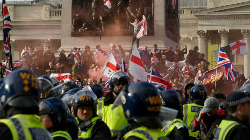 Londra’da aşırı sağcı eylemde arbede çıktı! 4’ü ağır 26 polis yaralandı, 25 kişi gözaltında - Resim: 1
