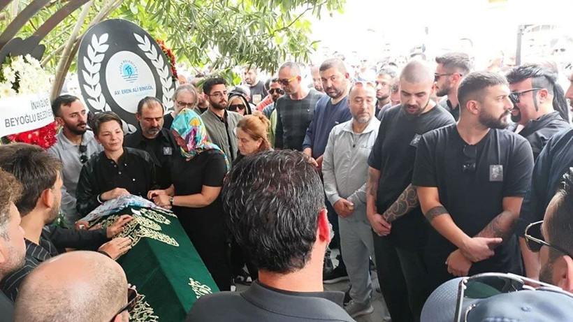 Güllü'ye gözyaşlarıyla veda: Kızının feryadı yürek yaktı - Resim: 4