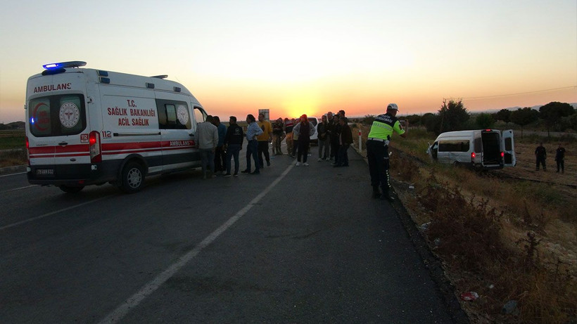 Kilis'te, otomobil ile minibüs çarpıştı: 12 yaralı - Resim: 4