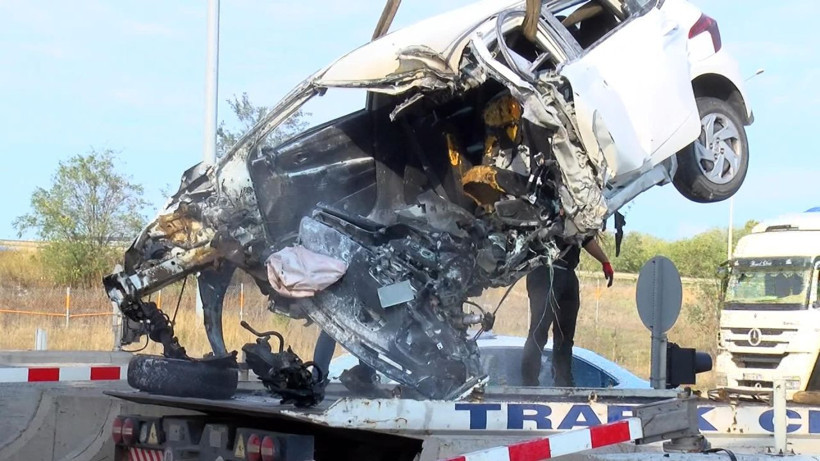 Kuzey Marmara Otoyolu'nda korkunç kaza! Otomobil gişe bariyerine çarptı - Resim: 3