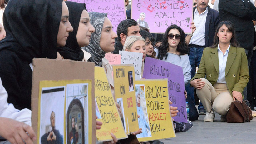 Diyarbakır'da Rojin Kabaiş için oturma eylemi düzenlendi - Resim: 1