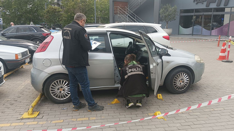 Kafenin işletme müdürüne AVM'nin otoparkında silahlı saldırı; ağır yaralı - Resim: 2