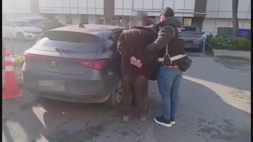 Kaçak sigara imalathanesine operasyon: 13 kişi yakalandı - Resim: 1