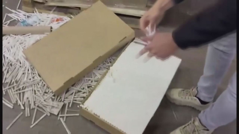 Kaçak sigara imalathanesine operasyon: 13 kişi yakalandı - Resim: 2