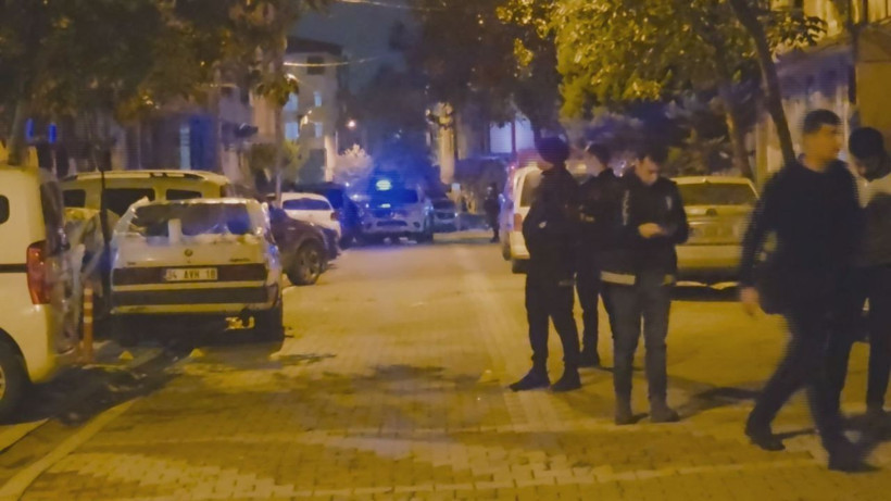 Esenyurt'ta sokakta yürüyen 4 arkadaşa silahlı saldırı: 1 ölü, 3 yaralı - Resim: 1
