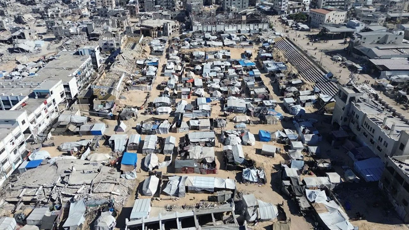 Han Yunus'taki stadyum Filistinlilerin geçici evi oldu - Resim: 2