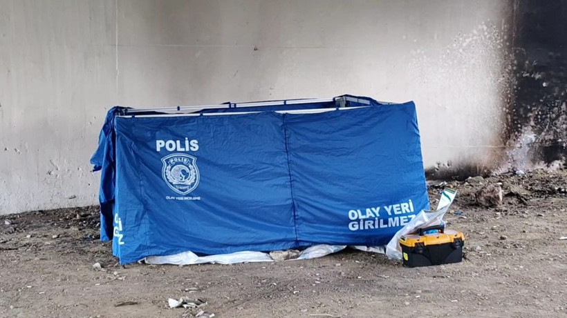 Eyüpsultan’da tramvay durağının yanında kalan bir kişi ölü bulundu - Resim: 1