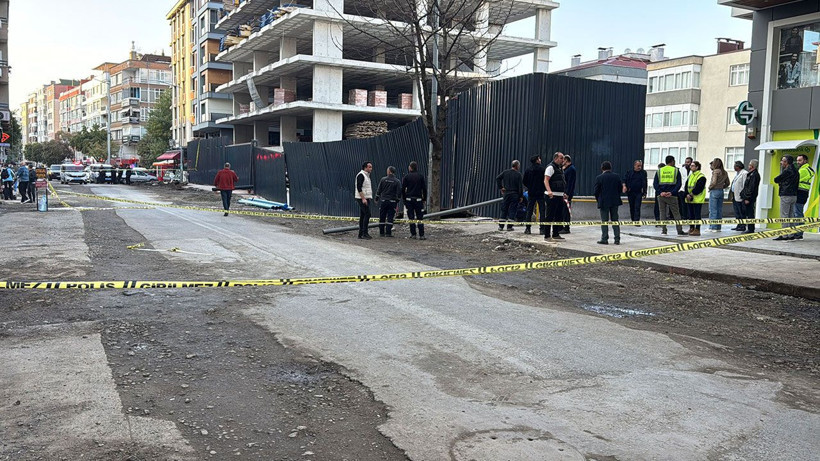 İstinat duvarında çökme riski tespit edildi, yol ulaşıma kapatıldı - Resim: 1