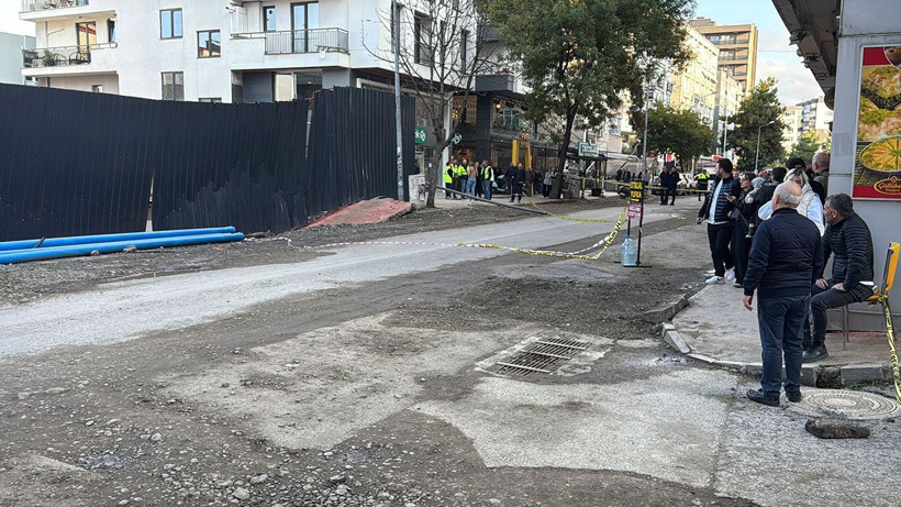 İstinat duvarında çökme riski tespit edildi, yol ulaşıma kapatıldı - Resim: 2