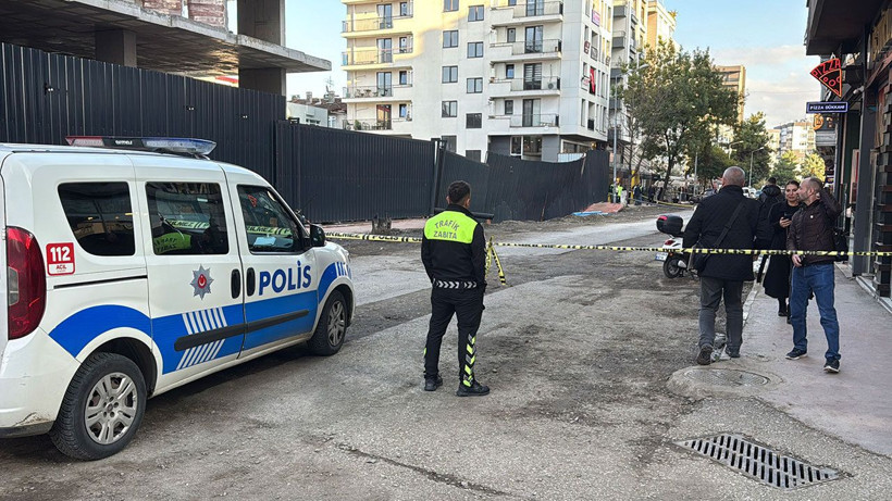 İstinat duvarında çökme riski tespit edildi, yol ulaşıma kapatıldı - Resim: 3