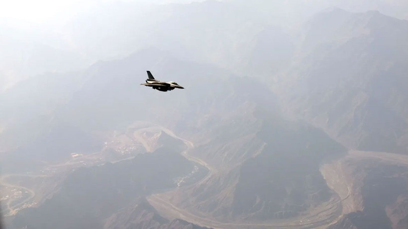 Cumhurbaşkanı Erdoğan'ın Umman'a inişinde F-16 savaş uçakları eşlik etti - Resim: 2