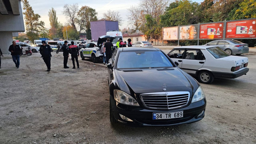 Üç tekerlekli elektrikli bisiklet, otomobilin altında kaldı - Resim: 3
