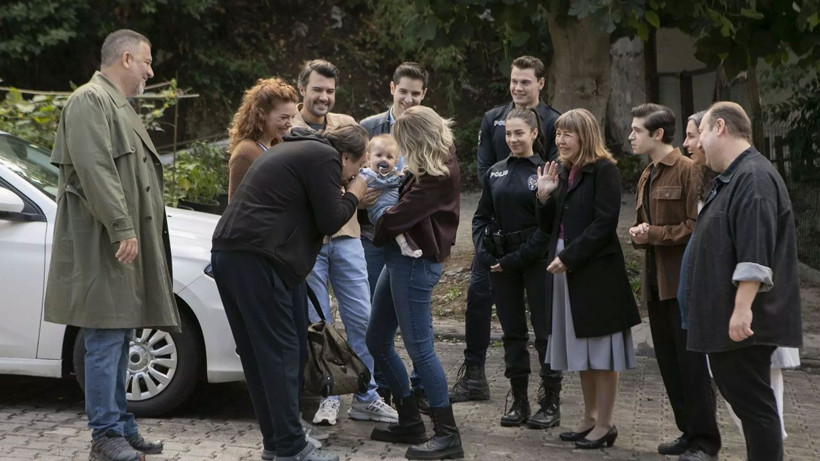 Arka Sokaklar dizisinde şoka uğratan ayrılık! Başarılı oyuncu daha yeni gelmişti - Resim: 1