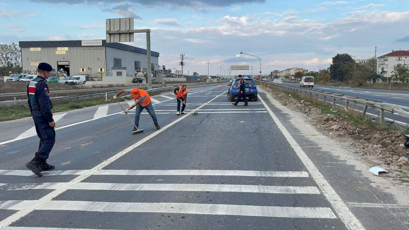 Bariyere çarpan kamyonetin sürücüsünün ayağı koptu - Resim: 1
