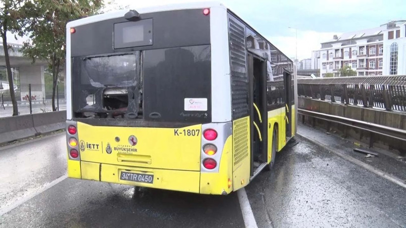 Otobüs bariyerlere saplandı: Şoför alkollü çıktı, 2 kişi hastanede - Resim: 2