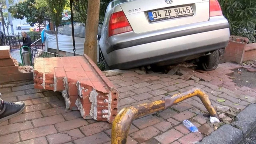 İstanbul'da çocuk parkında faciadan dönüldü - Resim: 1